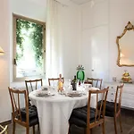 Contemporarys Apartment *